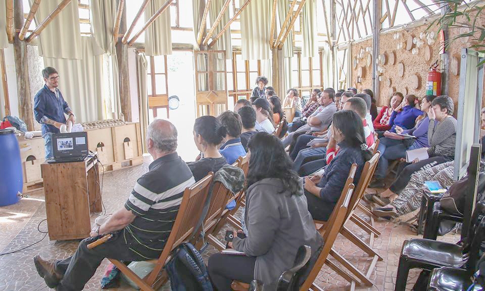 Construção de Mini Cisternas promove economia de água