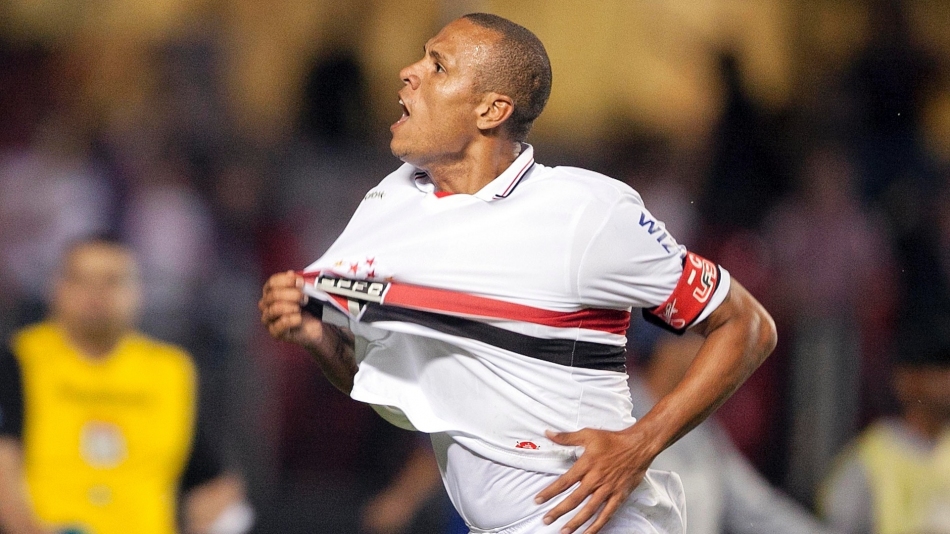 Luis Fabiano é internado após contaminação pelo coronavírus