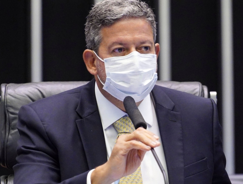 Lira cobra divulgação mais rápida de vacinas aplicadas 