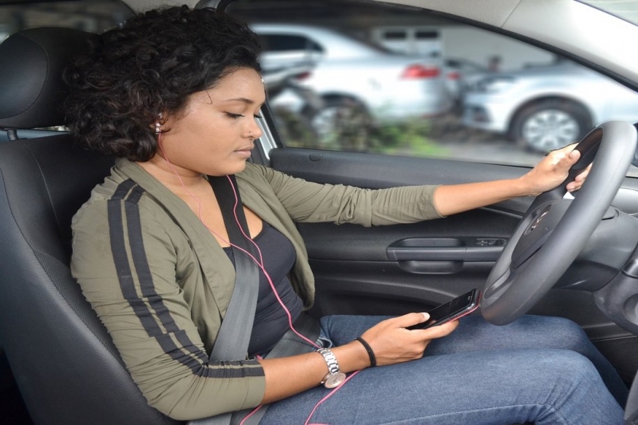 Uso de celular ao volante é a maior causa dos acidentes