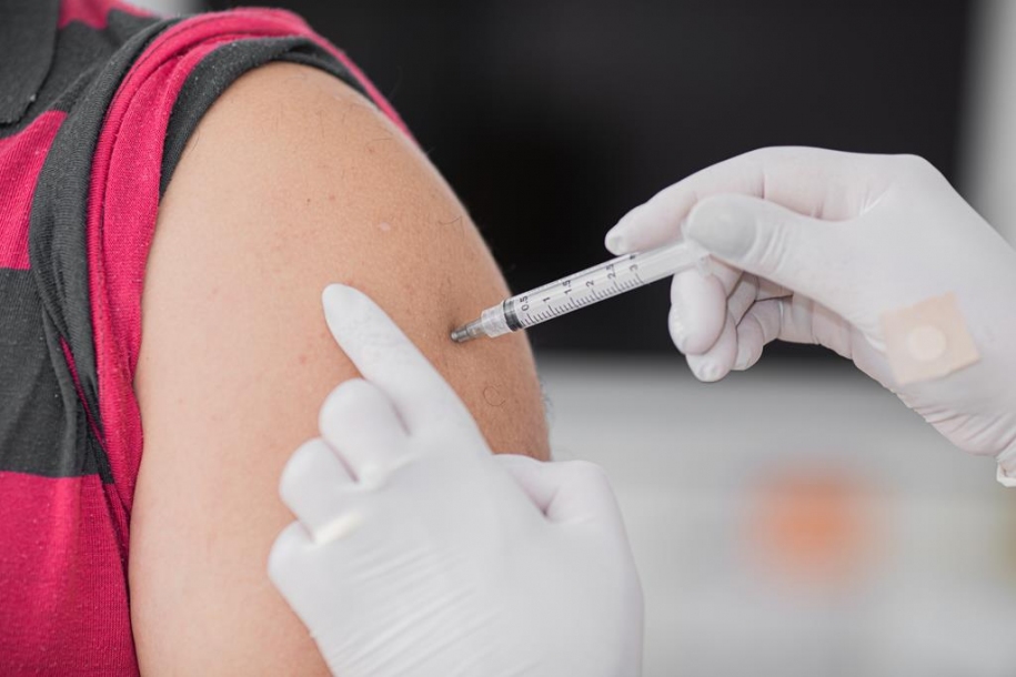 Barueri já iniciou a vacinação dos profissionais da Educação 