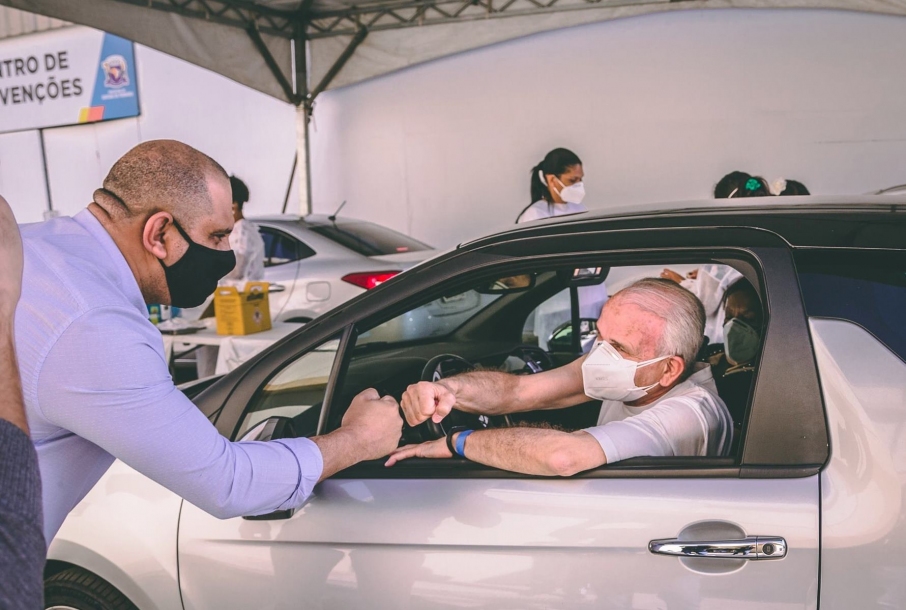 Marcos Tonho acompanha vacinação contra Covid-19 em Parnaíba