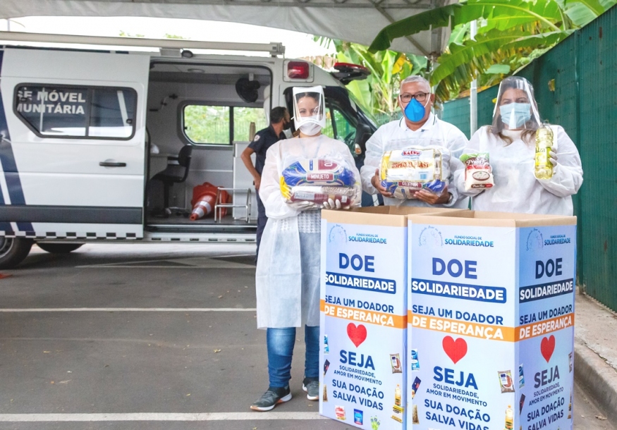 Fundo Social Parnaíba arrecada alimentos no posto de vacinação
