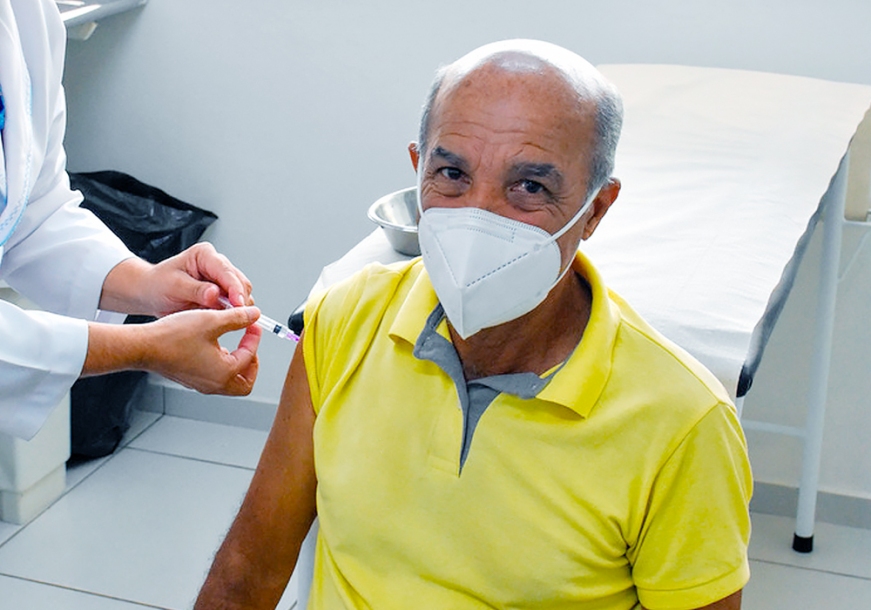 Saúde inicia agendamento para vacinar pessoas partir de 64 anos