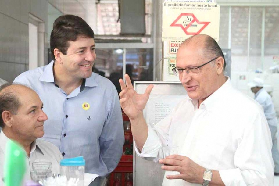 Elvis e Alckmin entregam o novo trecho da Estrada dos Romeiros