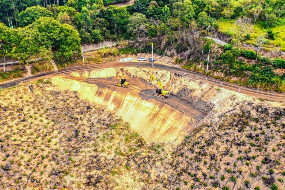 Cajamar realiza obras de contenção na estrada Francisco Missé
