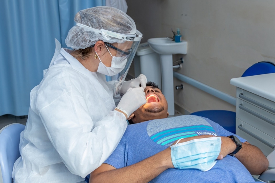 Marcos Tonho vai contratar dentistas particulares para zerar fila