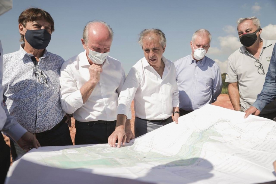 Furlan e Piteri vistoriam início das obras do Parque da Juventude