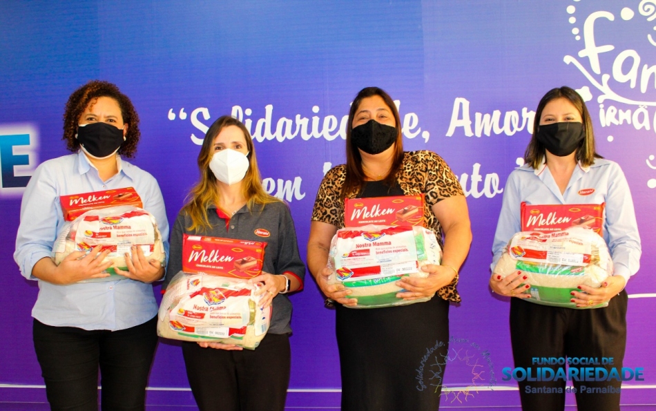 Harald doa cestas básicas e chocolates em Santana de Parnaíba