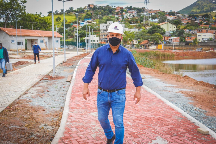 Marcos Tonho vistoria obras de construção dos novos Parques