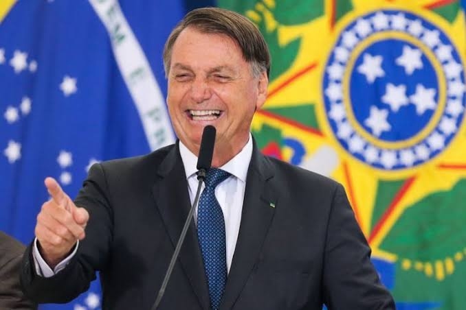 Bolsonaro anuncia entrega de mais 527 mil doses da Pfizer