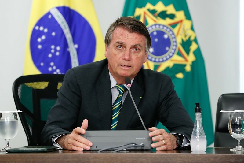 Bolsonaro faz reunião ministerial para definir compra de vacinas 