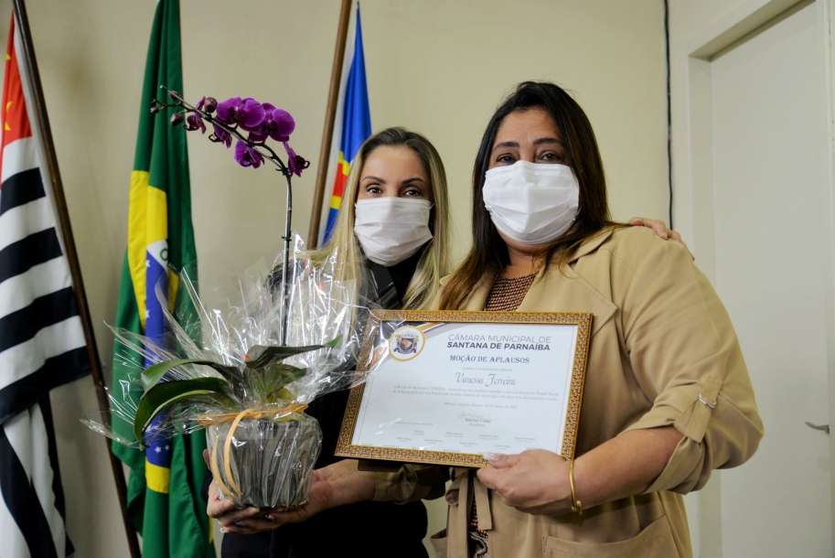 Vanessa Ferreira recebe homenagem na Câmara Municipal de Parnaíba