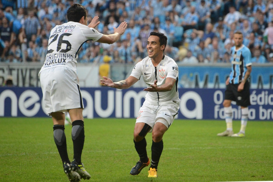 Cássio brilha, Corinthians joga bem e derrota o Grêmio na Arena