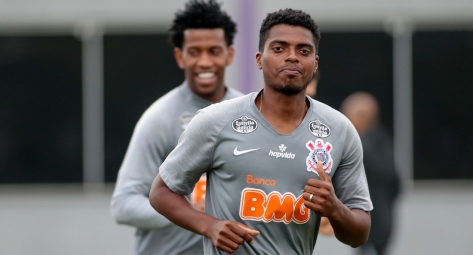 Corinthians reduz folha salarial em R$ 4 milhões com 13 saídas