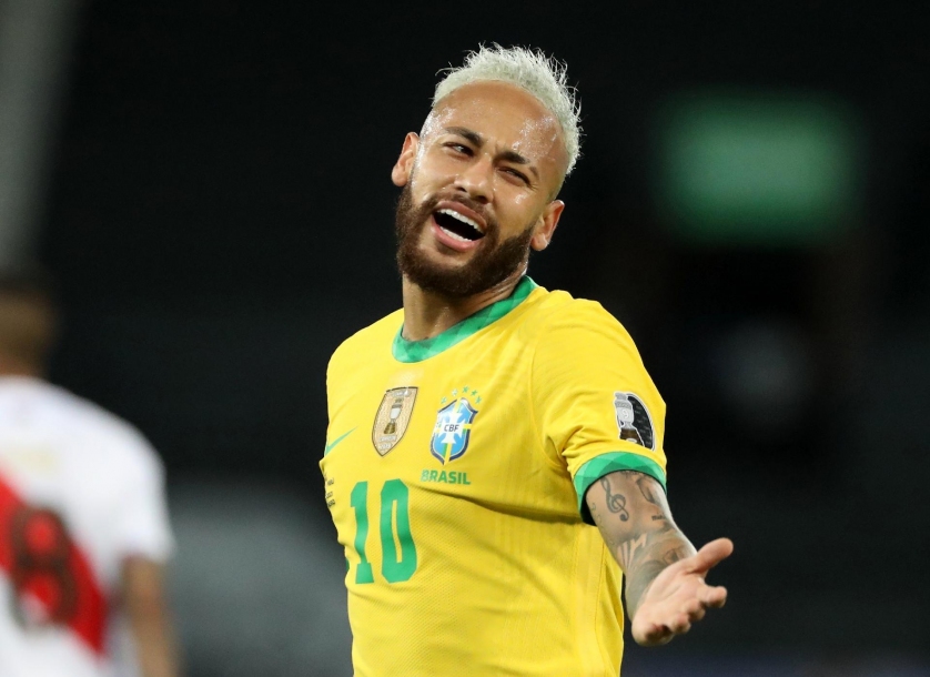 Neymar encara Messi na final da Copa América contra Argentina