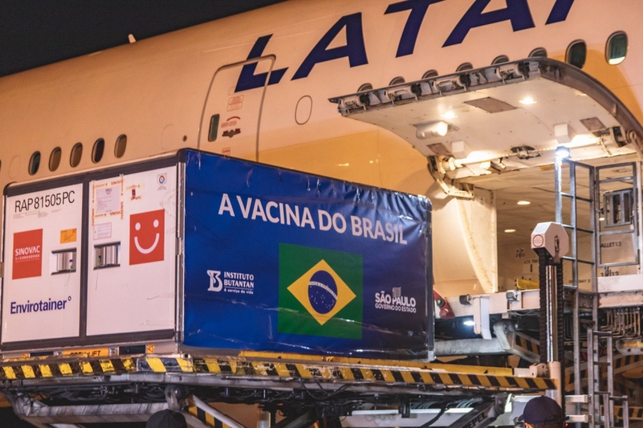 Butantan recebe insumos para 20 milhões de doses da Coronavac