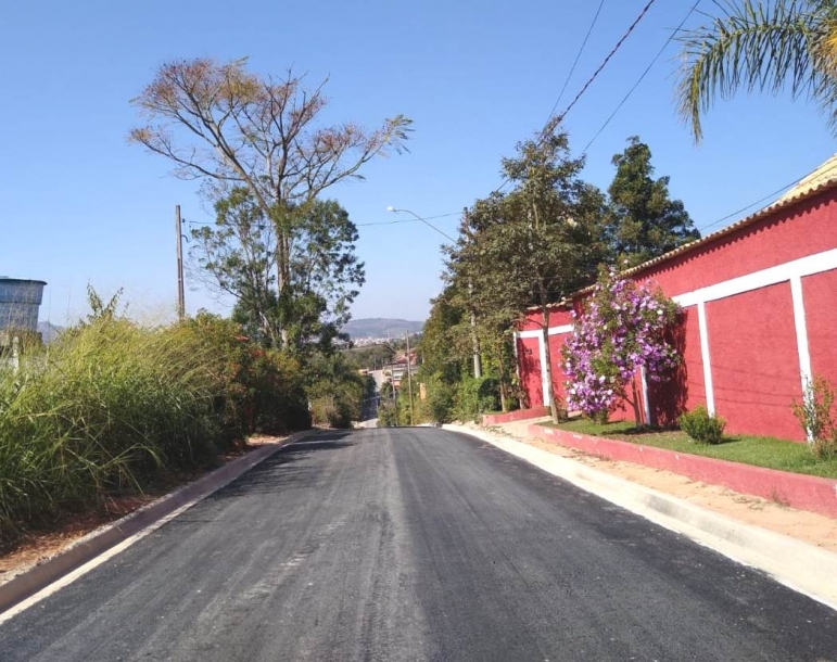 Araçariguama realiza obras de pavimentação no bairro Viçoso