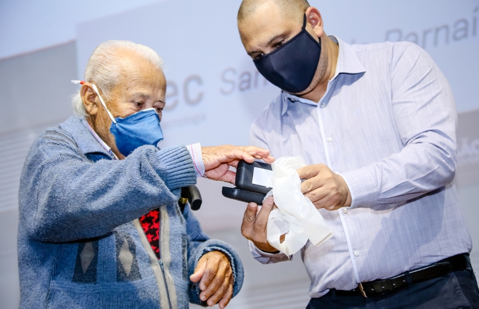 Mais 130 moradores de Parnaíba recebem óculos gratuitamente