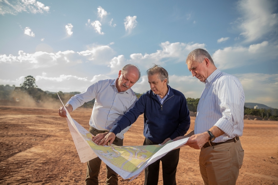 Furlan e Beto Piteri vistoriam obras do Parque da Juventude