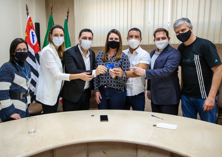 Osasco recebe doação de 500 cartões alimentação da APAS 