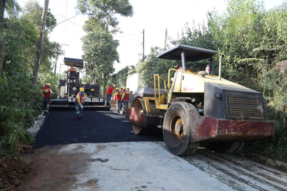 Mais três vias do bairro Jaguarí foram asfaltadas em Parnaíba
