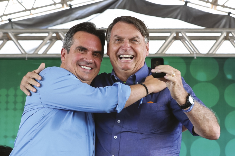 Bolsonaro anuncia Auxílio Brasil com pagamentos de até R$ 400