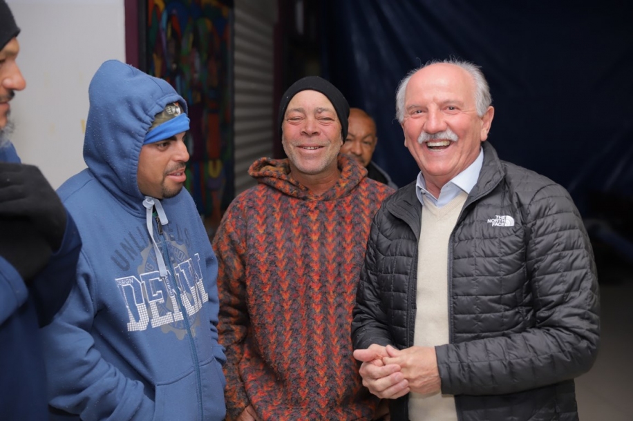 Beto Piteri visita moradores de Barueri em situação de rua