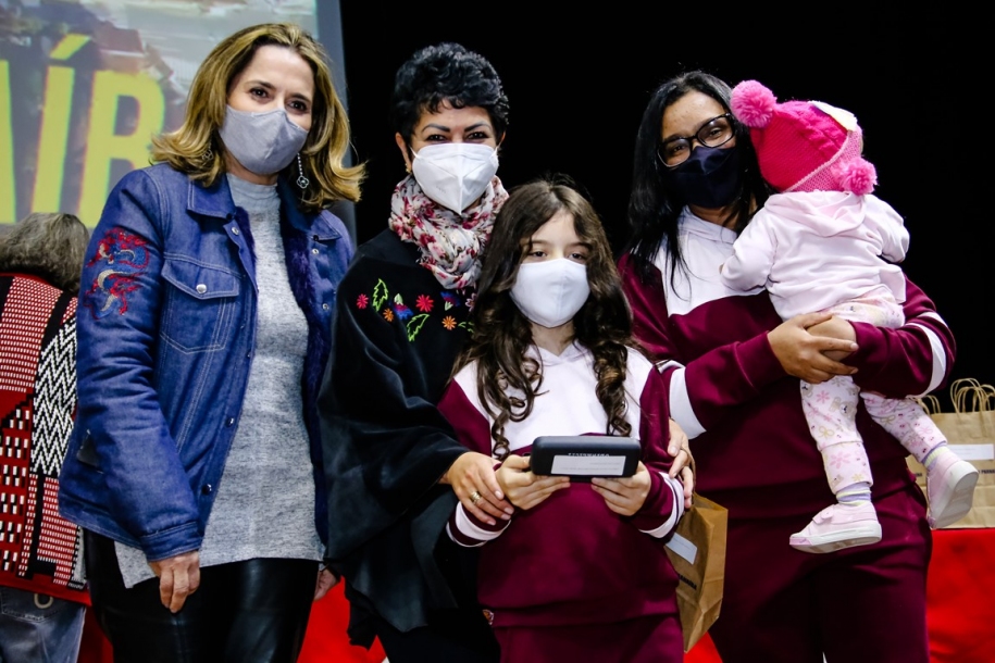 Mais de 190 óculos entregues aos moradores gratuitamente