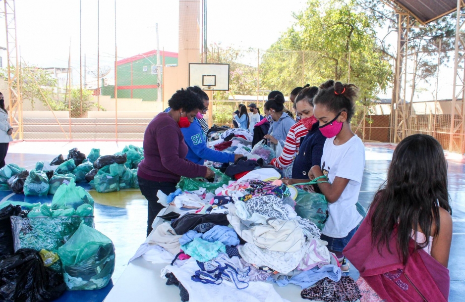 Fundo Social realiza megabazar solidário em diversos bairros