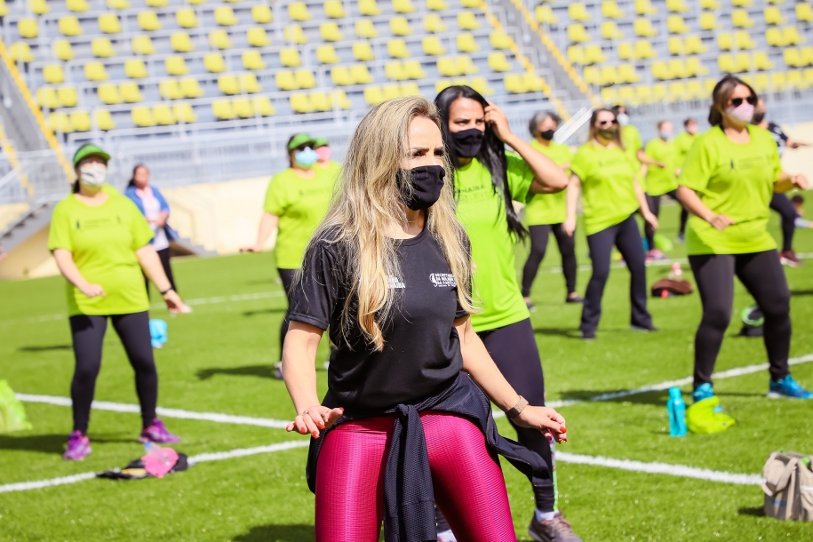 Parnaíba Mais Leve reúne cerca de 900 mulheres em aulão de ritmos