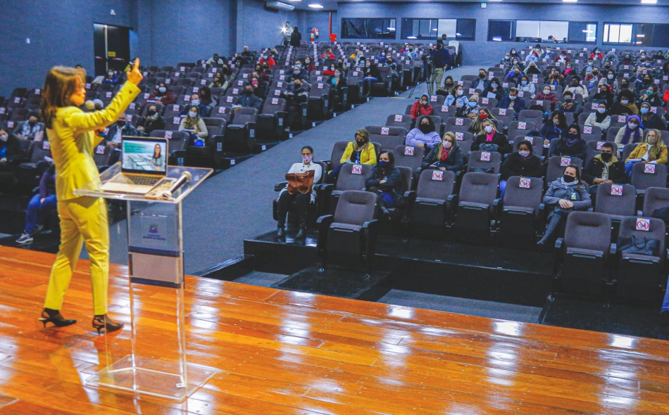Educadores participam de curso voltado ao período pós-pandemia