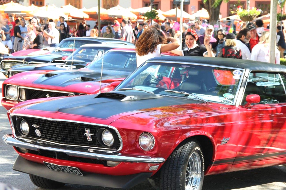Antigomobilismo reúne apaixonados por carros antigos