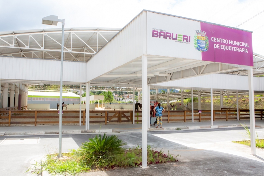 Centro de Equoterapia ganha linha de ônibus saindo do Centro