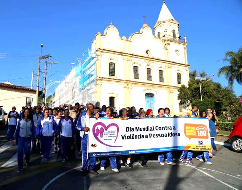 Melhor Idade faz caminhada para combater violência contra idosos 