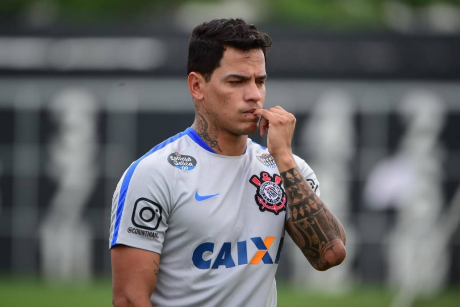Em temporada ruim, Giovanni Augusto vê gols como motivo para celebrar