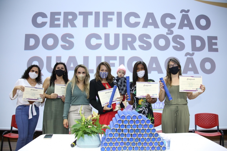 Secretaria da Mulher capacita 1.500 pessoas em 23 cursos 
