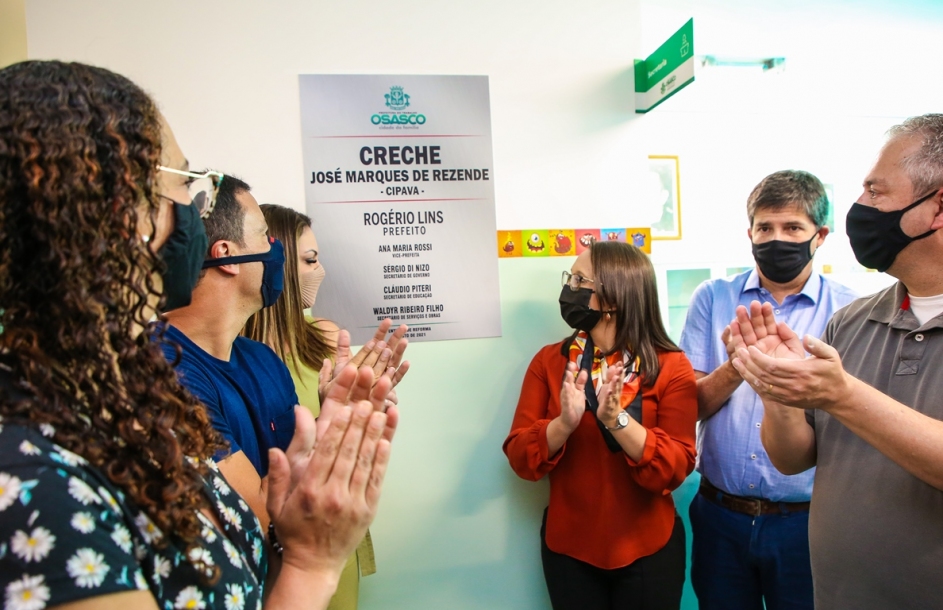 Rogério Lins entrega reforma de Creche no Jardim Cipava