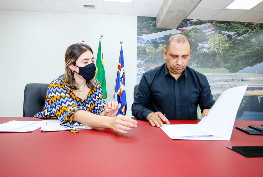 Prefeito Marcos Tonho assina o contrato da nova UBS do Bairro Ingaí 