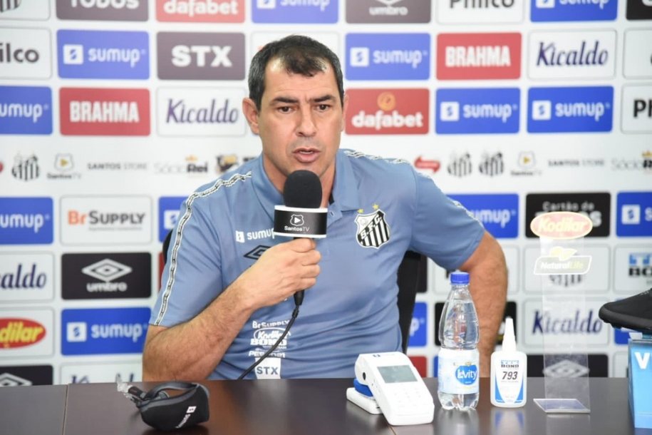 Santos apresenta Fábio Carille  e foca em evitar rebaixamento 