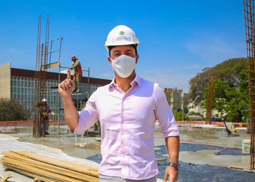Rogério Lins acompanha concretagem do Hospital da Criança e da Mulher 