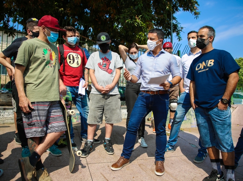 Lins se reúne com skatistas por reformas na pista do Bela Vista