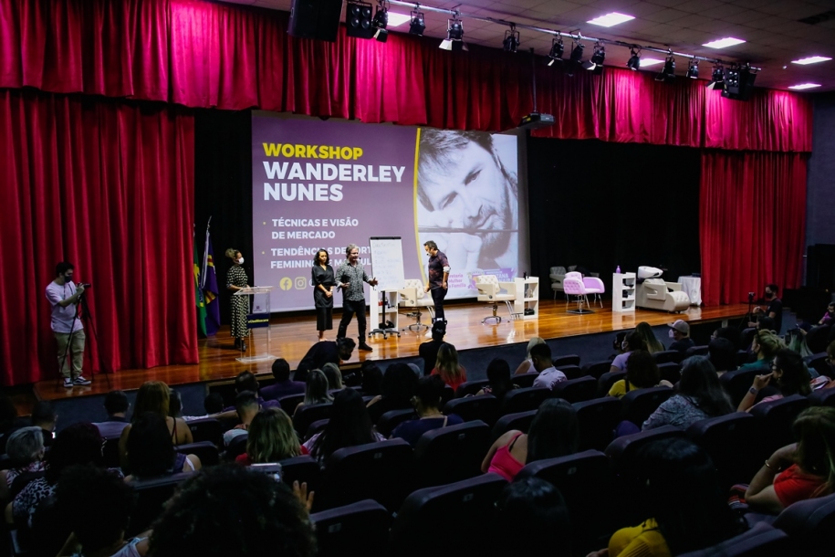 Wanderley Nunes realiza workshop em Parnaíba e entrega certificados 