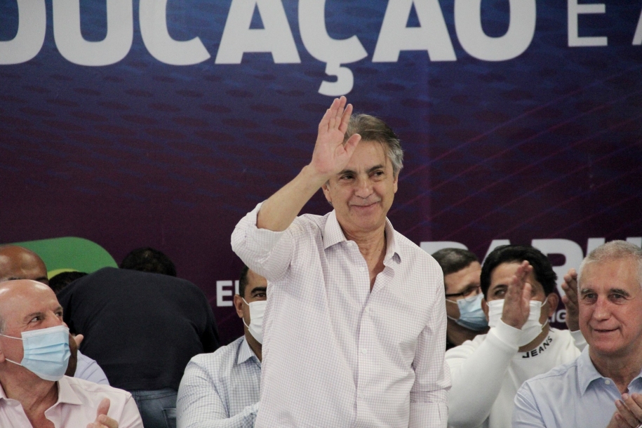 Furlan e Piteri entregam EMEF Estevan Placêncio na Aldeia de Barueri 