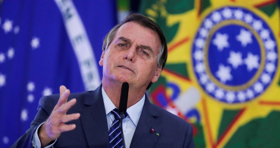 Bolsonaro quer ICMS fixo para baixar preço dos combustíveis