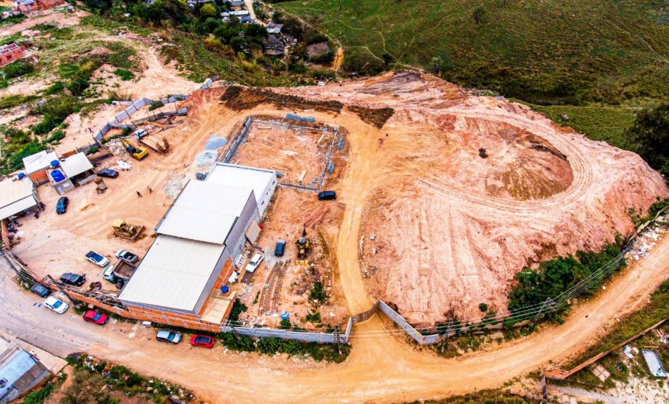 Prefeitura de Itapevi lacra bota-fora irregular na Estrada das Pitas