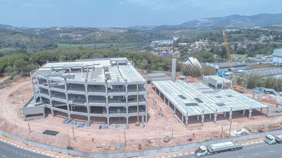 Marcos Tonho vistoria construção do novo Hospital Municipal de Santana de Parnaíba 