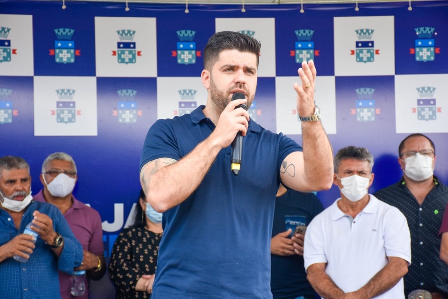 Danilo Joan reinaugura a Praça Néle Esparrinha em Cajamar-Centro 