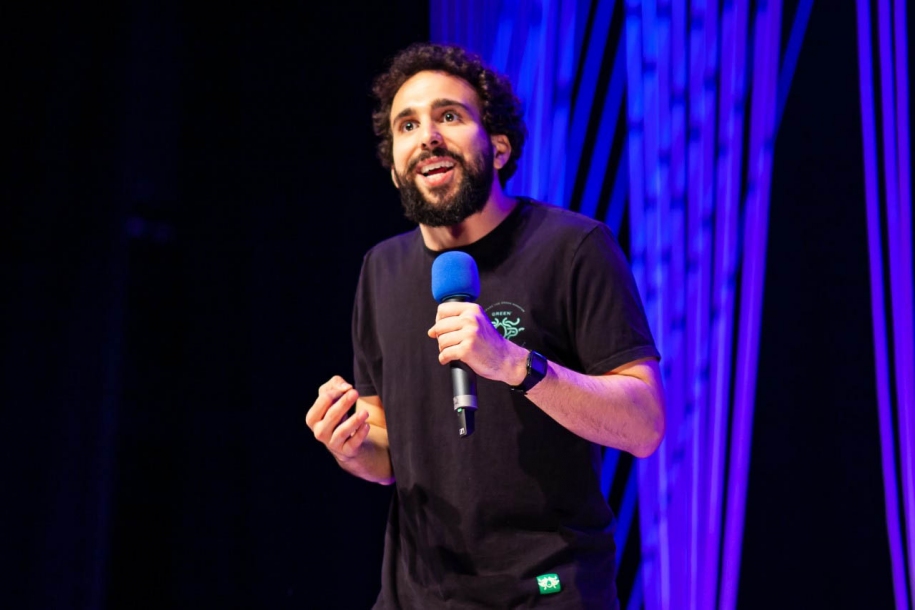 Arena de Eventos recebe Stand Up com Murilo Couto neste sábado (30)