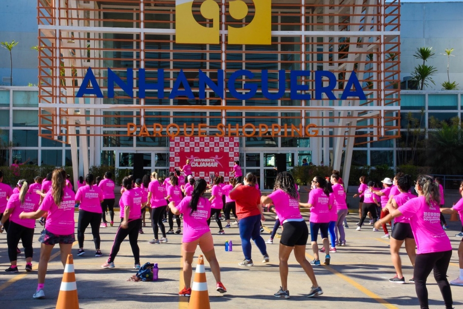 Aulão de dança Outubro Rosa reuniu centenas de mulheres 
